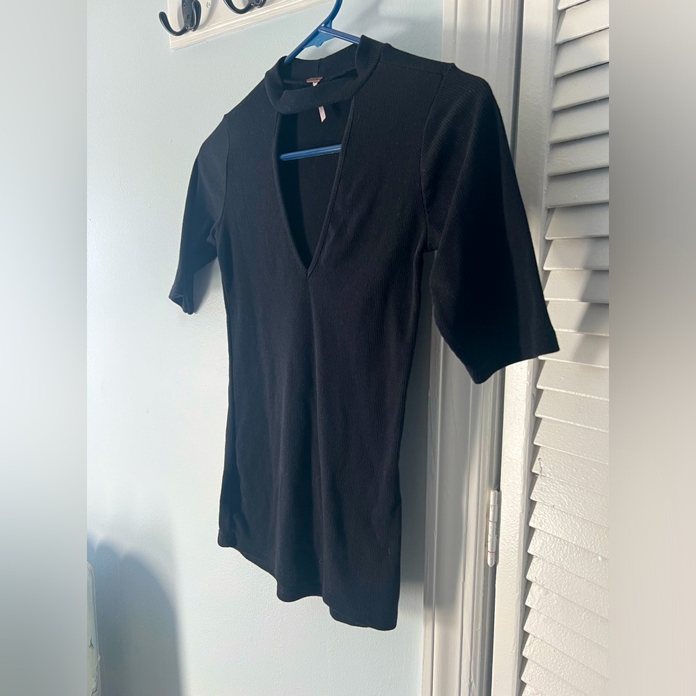 Black cutout short sleeve top | size small